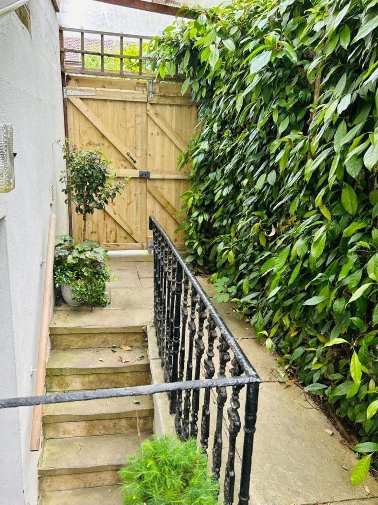 Spacious Comfortable Flat With Free Parking In East Finchley, Muswell Hill & Close To Alexandra Palace Лондон Екстериор снимка